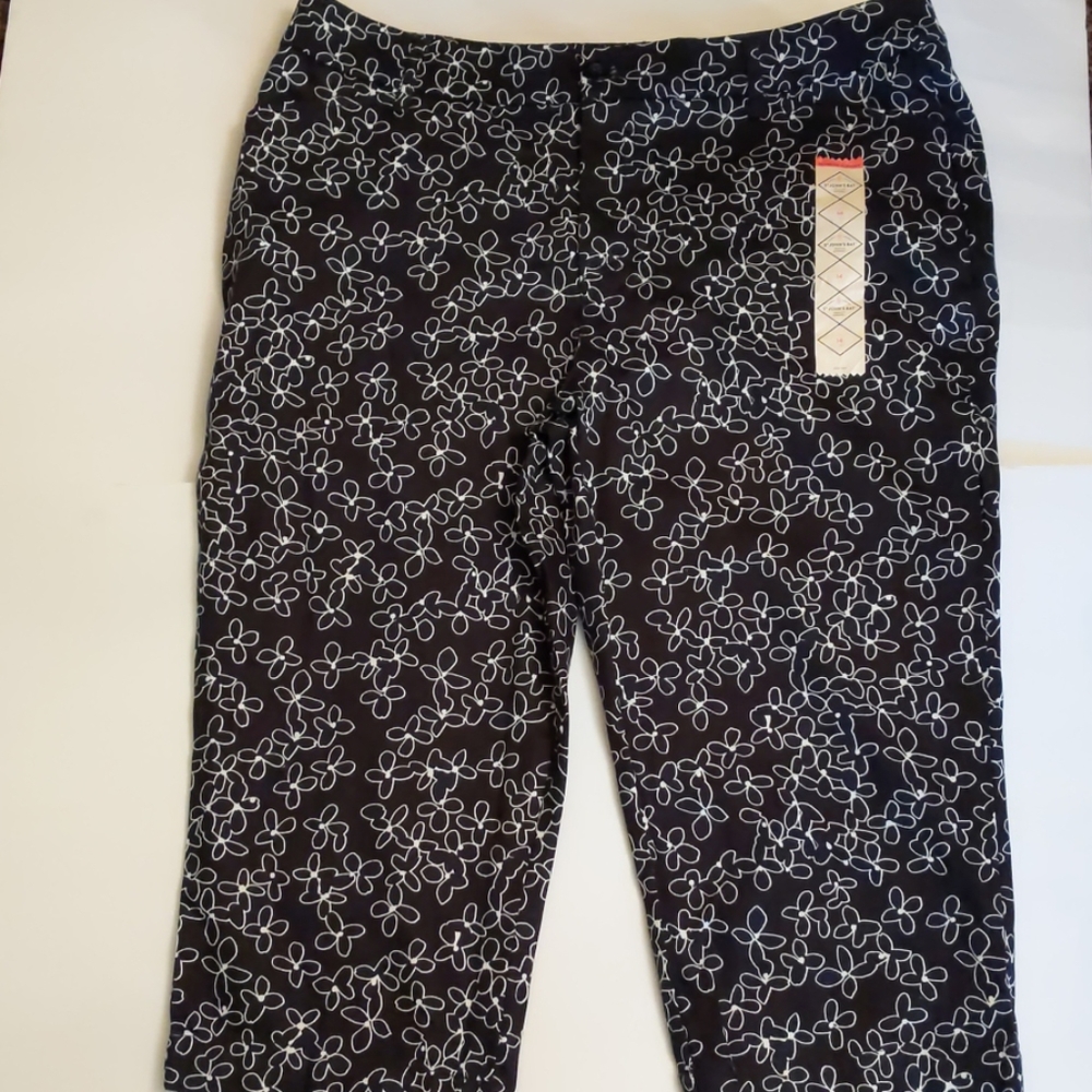 St. John's Bay Secretly Slender Crop Pants-Sz 14